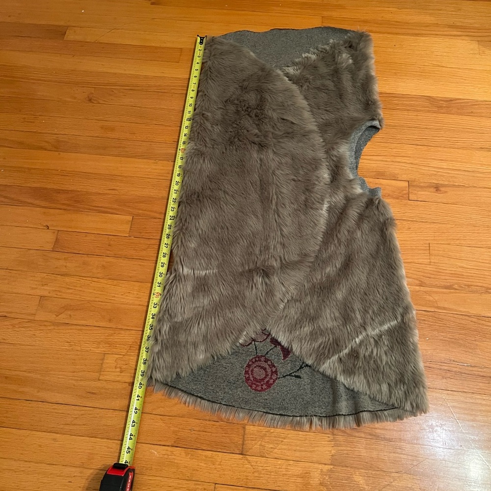 Free People Bohemian Faux Fur Hooded Vest in Brown and Burgundy Excellent con - Picture 3 of 4